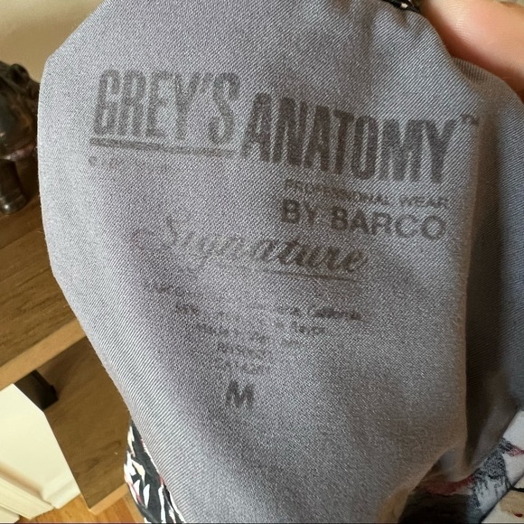 GREYS ANATOMY by BARCO Scrub Top - Picture 6 of 6